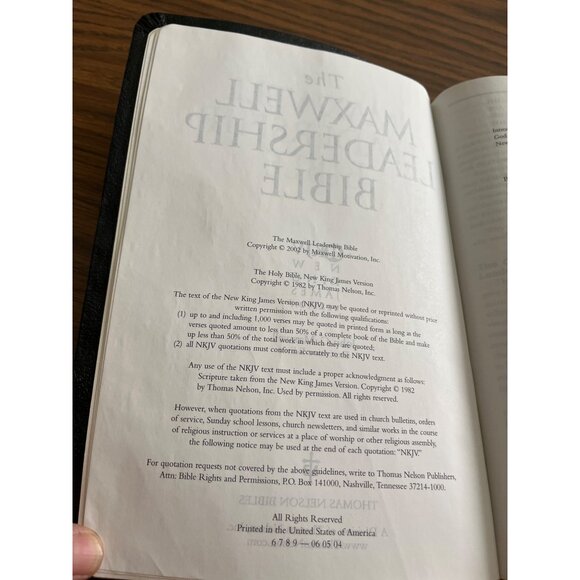 The Maxwell Leadership black bonded leather King James Version Bible - Picture 5 of 8